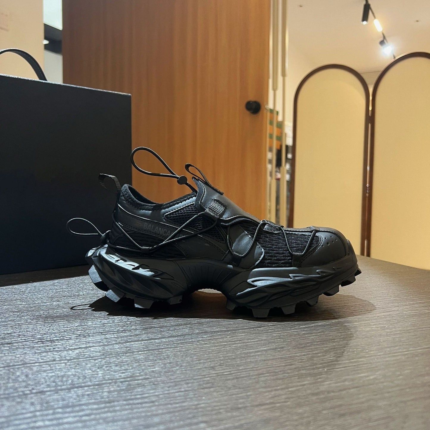 Women’s Sneakers 235