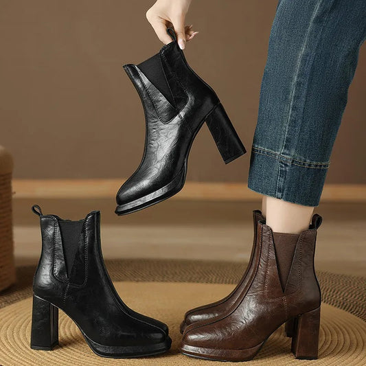 Women’s Leather Boots 330