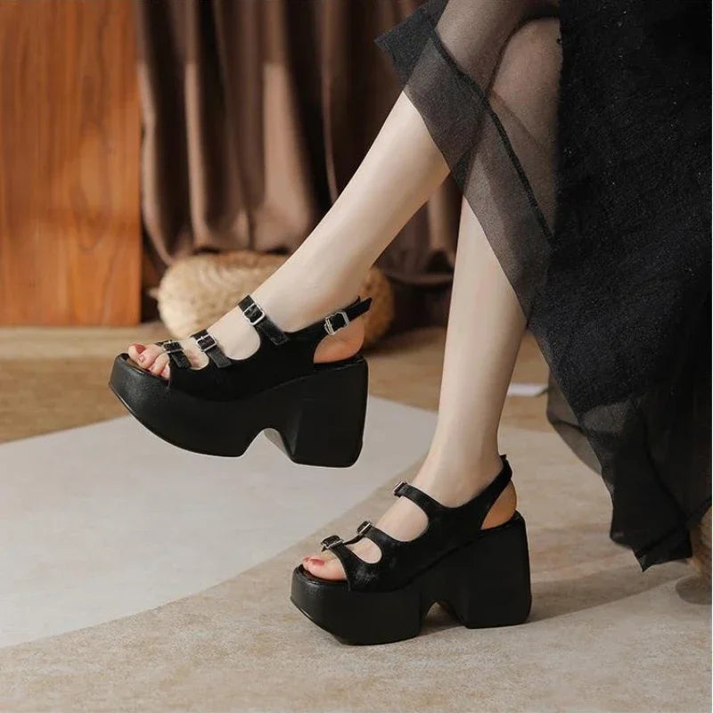 Women’s Sandals 179