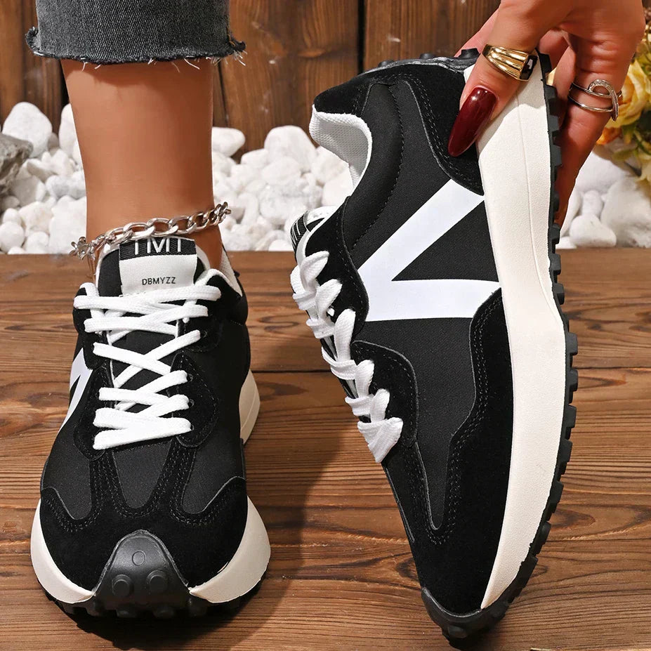 Women’s Sneakers 132