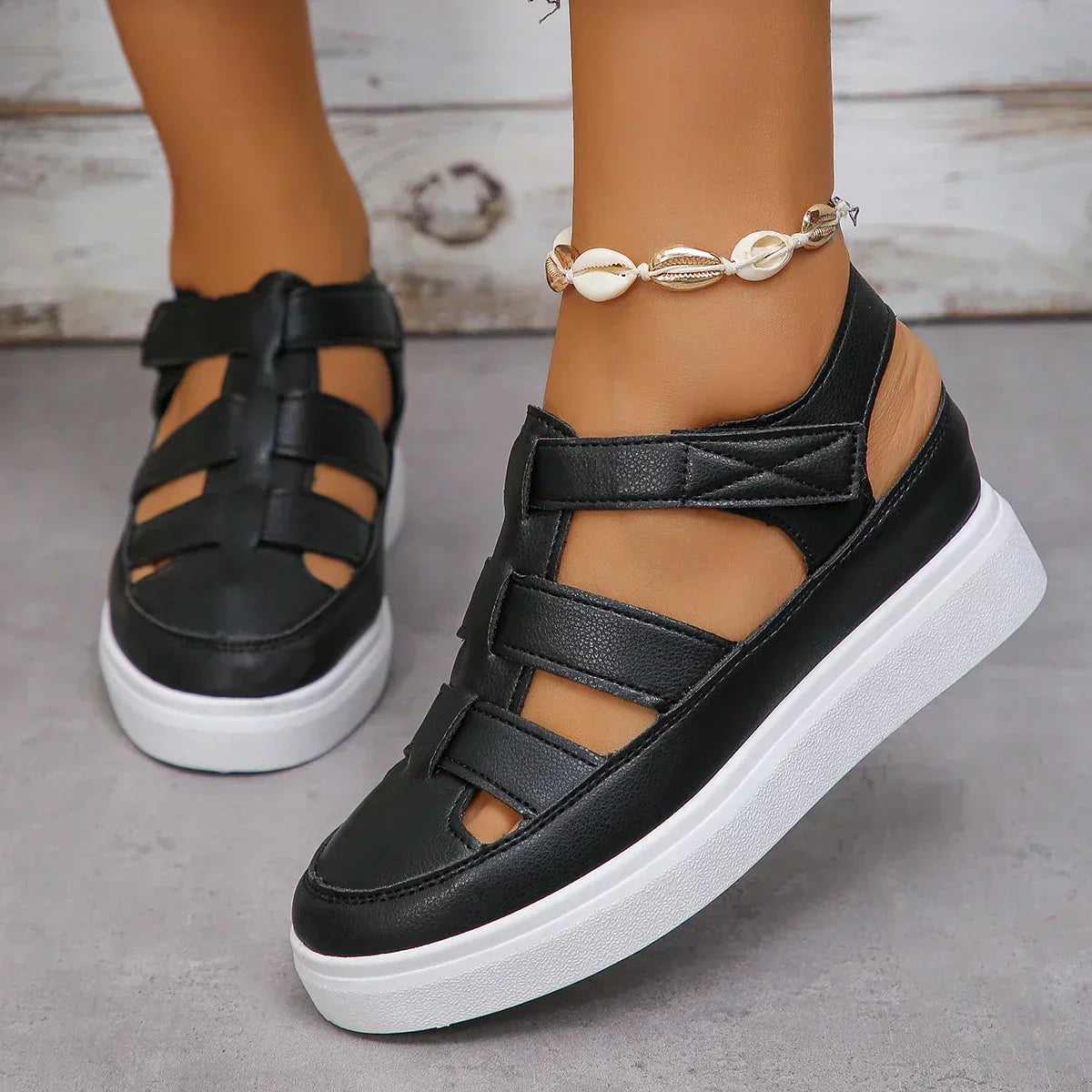 Women’s Sandals 200