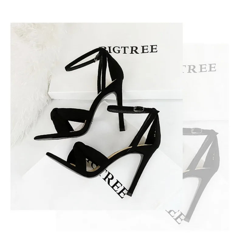 Women’s Heels 157
