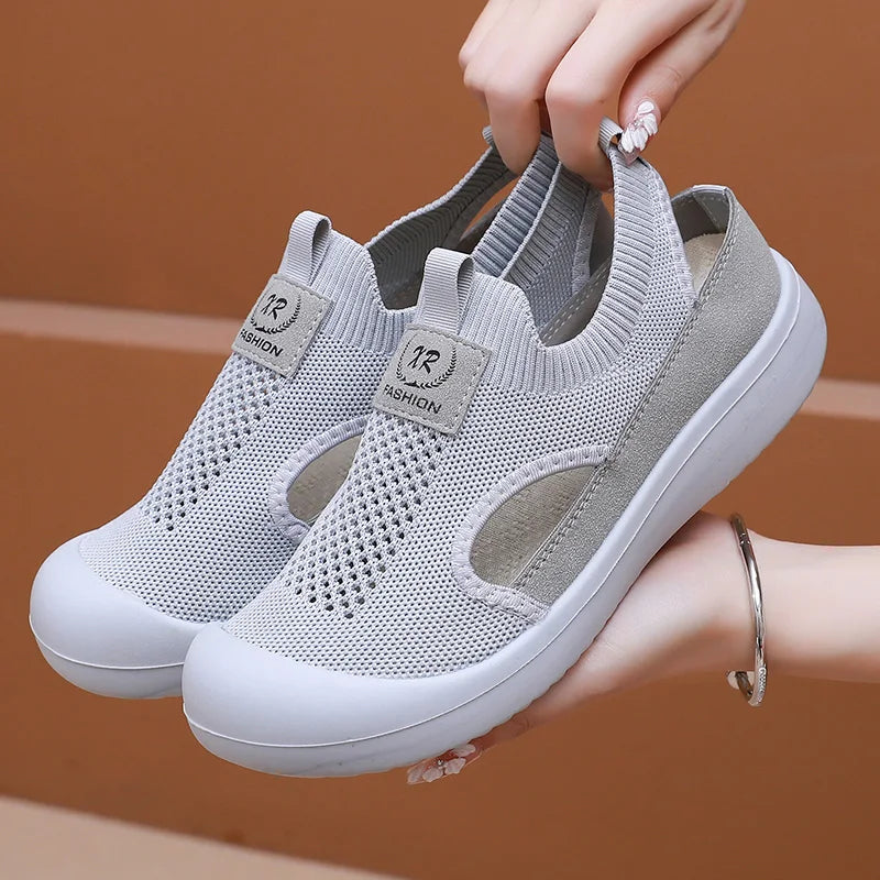 Women’s Sneakers 225