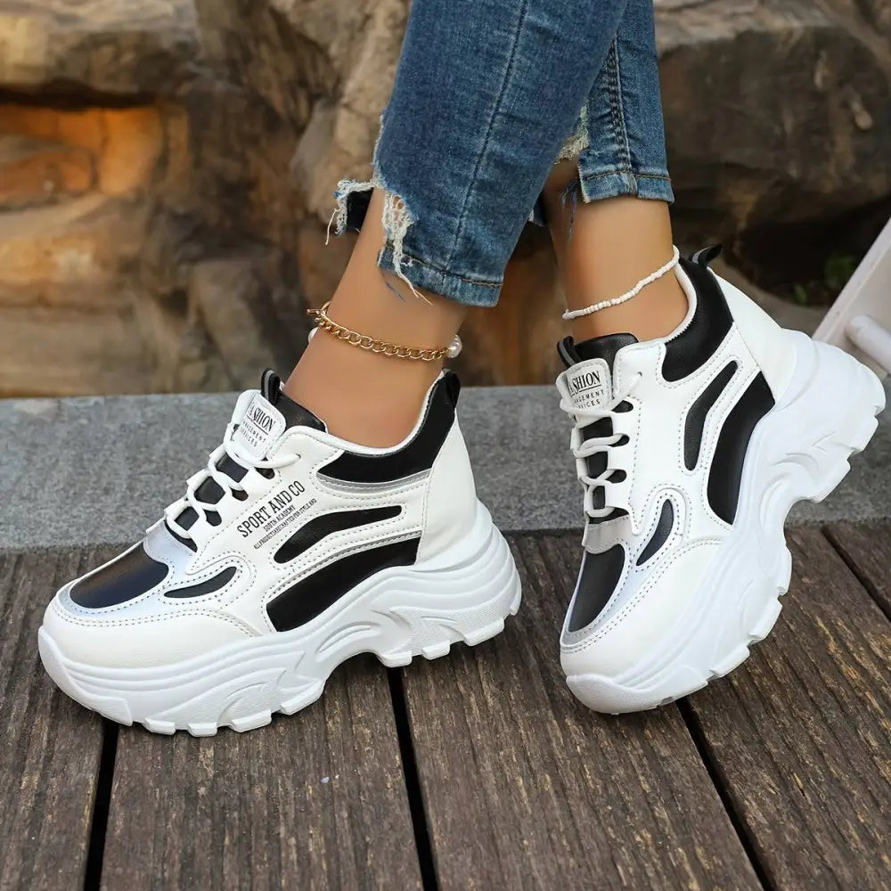 Women’s Sneakers 200