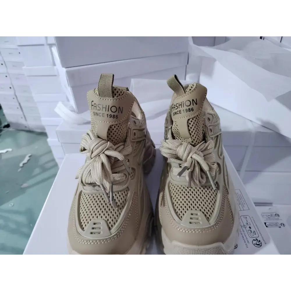 Women’s Sneakers 208