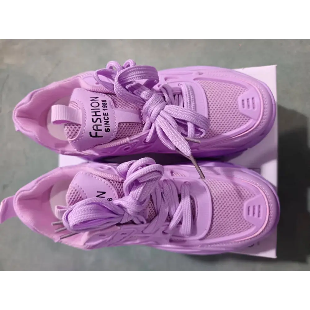 Women’s Sneakers 208