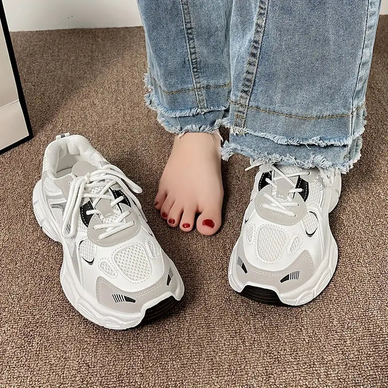 Women’s Sneakers 136